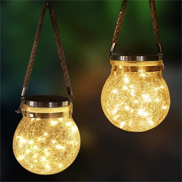 Ánh sáng ngoài trời với ngọn lửa nhấp nháy